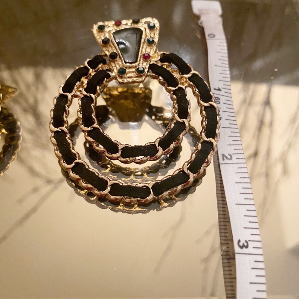 Black/Gold Chainlink Hoops✨✨ - Picture 4 of 4